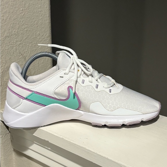 Wmns Nike Legend Essential 2 / White Green Glow  / CQ9545 100 / Great Shape Sz 8 - Picture 5 of 9